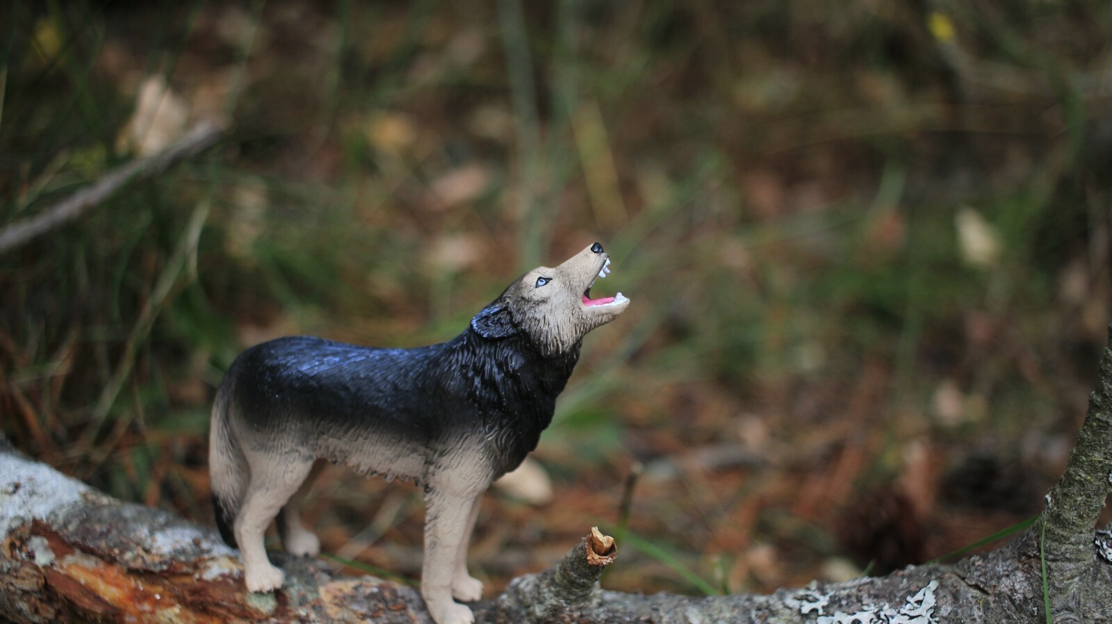 Wolf Howling Realistic Small Toy Model Plastic Replica Forest Animal 4″ M134