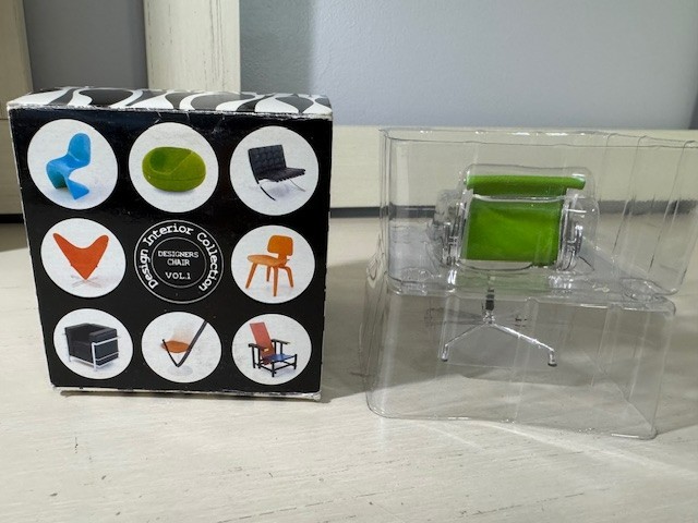 Reina 1/12 Designers Chair Design Interior Collection Vol. 3 no. 7 Green chair