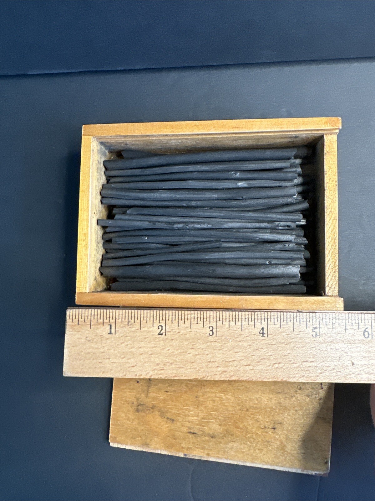 Yarka Willow 50 Medium Soft Thin Round Natural Charcoal Sticks Wood Box Vintage