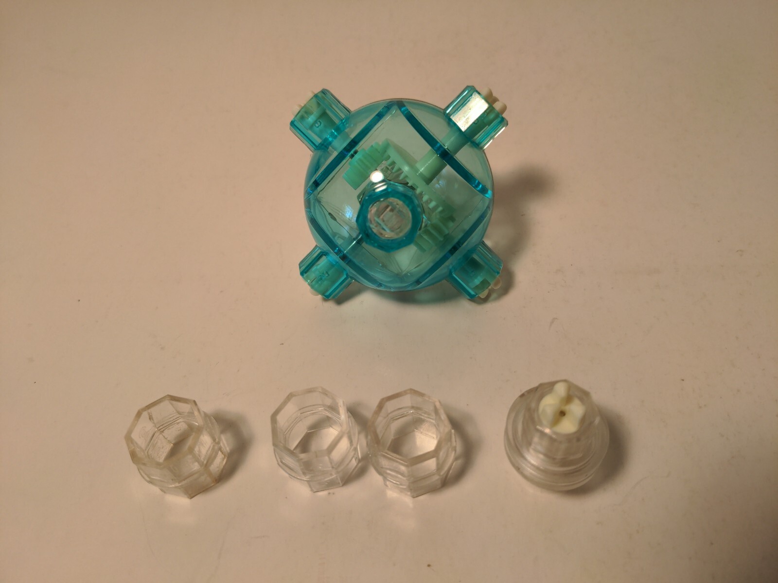 Capsela Parts – Crown Screw Capsule with 3 Connectors & 1 Drive Connect