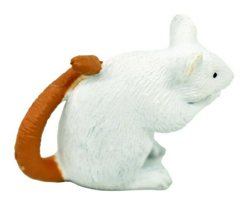 Mouse, White Sitting Plastic Replica 1 3/4IN long 1 1/2IN tall – F1674 B63