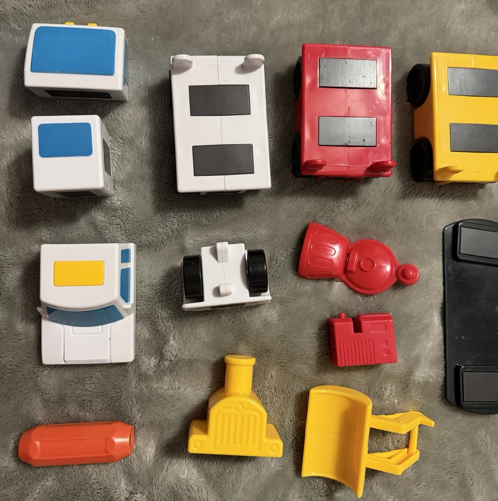 Lakeshore Educational Build & Play Magnetic Vehicles 20 pc set