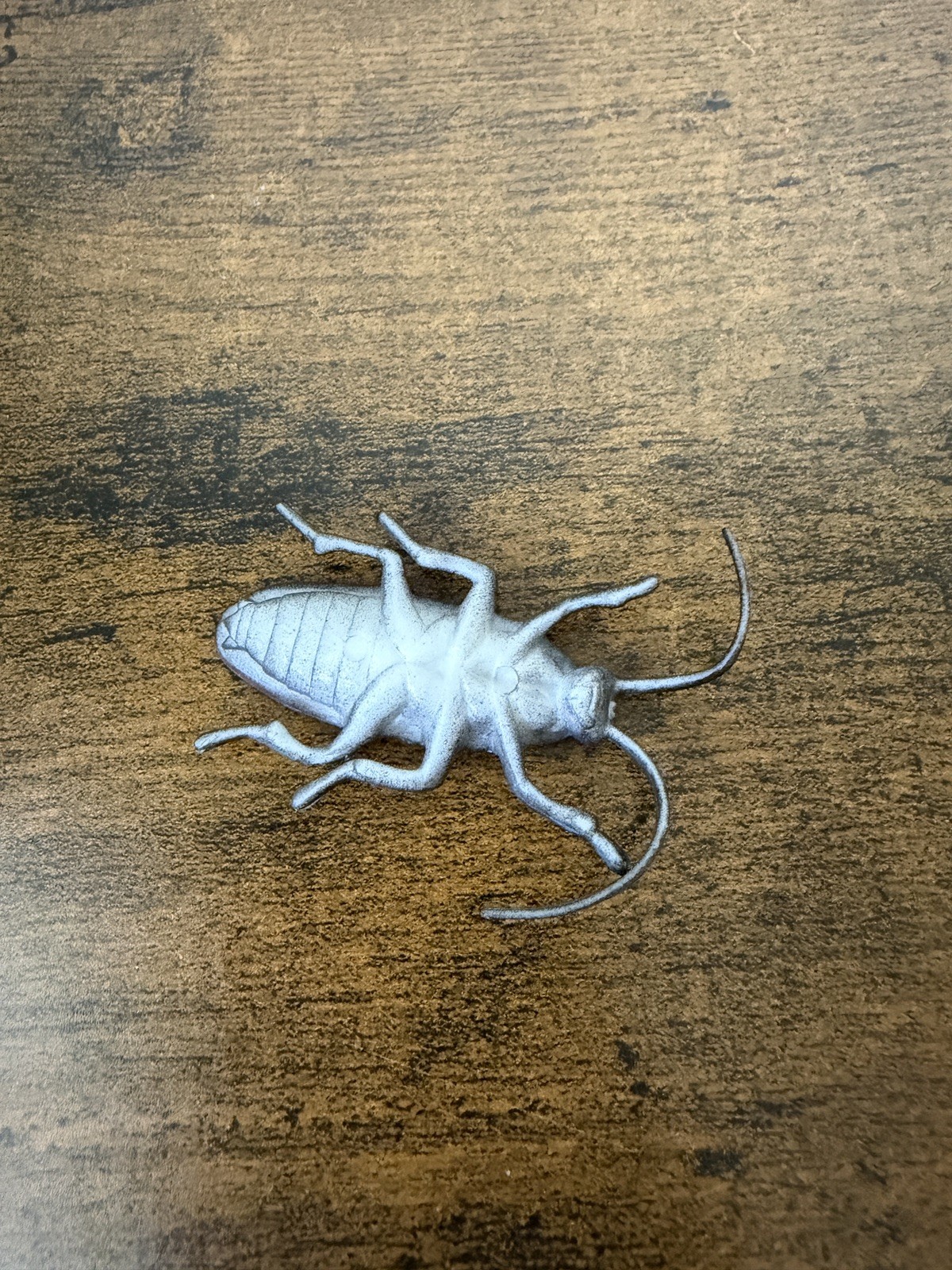 Scary Huge Cockroach Novelty Toy – Realistic Insect Gag Prank for Party Decor